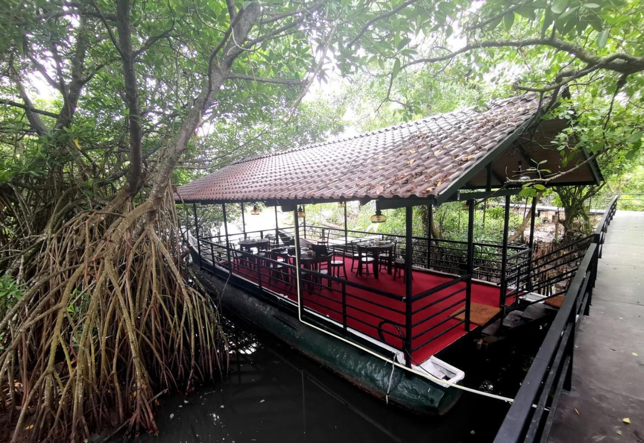 Nature Cabanas & Floating Restaurant Галле Экстерьер фото